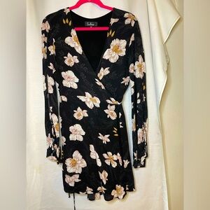 Lulus Black with White & Red Floral Long Sleeve Wrap Dress w Tie Back Size M